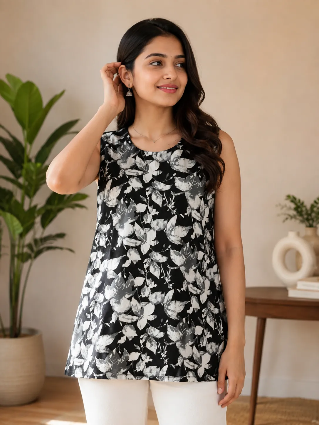 Black & White Floral Print Sleeveless Short Kurti for Women